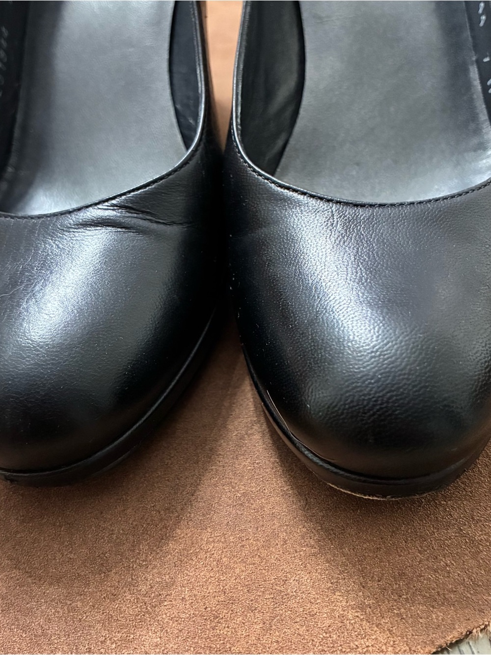Stuart Weitzman Black Leather Round-Toe Pumps